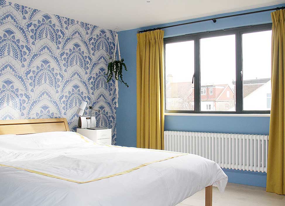 SUNNY LOFT ROOM IN BLUE AND YELLOW